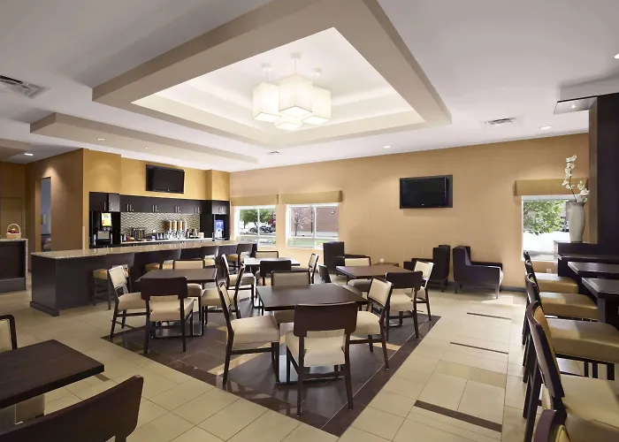 Days Inn & Suites By Wyndham Winnipeg Airport Manitoba