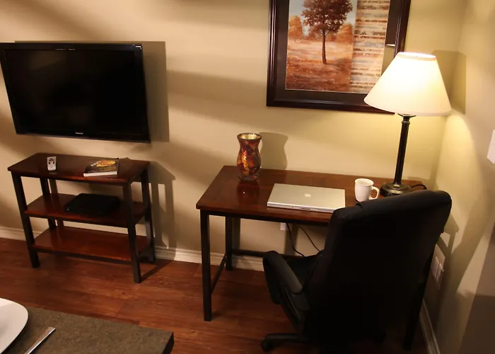 Eagle'S Den Suites Cotulla A Travelodge By Wyndham