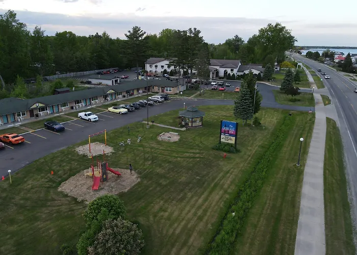 Crows Nest Inn Tawas
