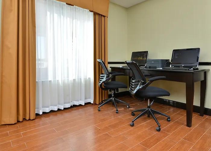 Holiday Inn Express Alva By Ihg