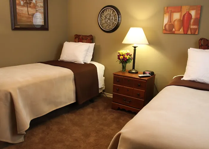 Eagle'S Den Suites Kenedy A Travelodge By Wyndham