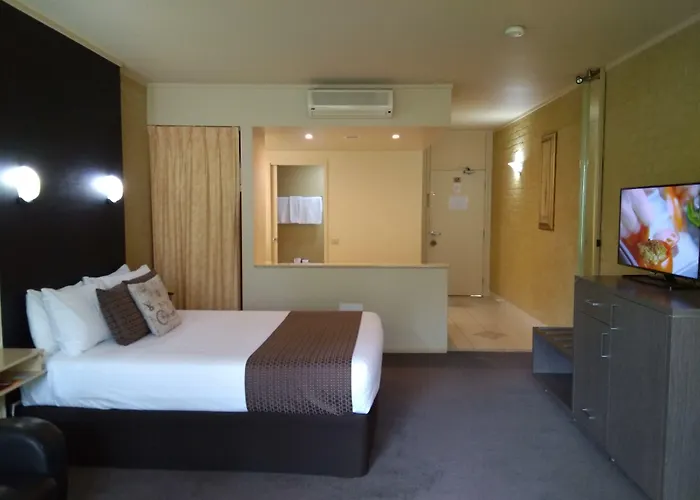 Madison Spa Motel - Adults Only