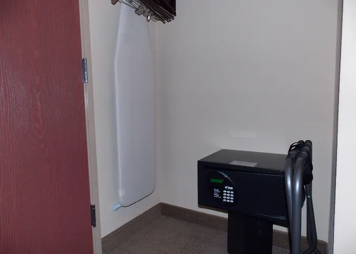 Amerivu Inn And Suites - Crookston