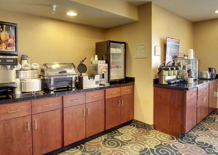 Amerivu Inn And Suites - Crookston
