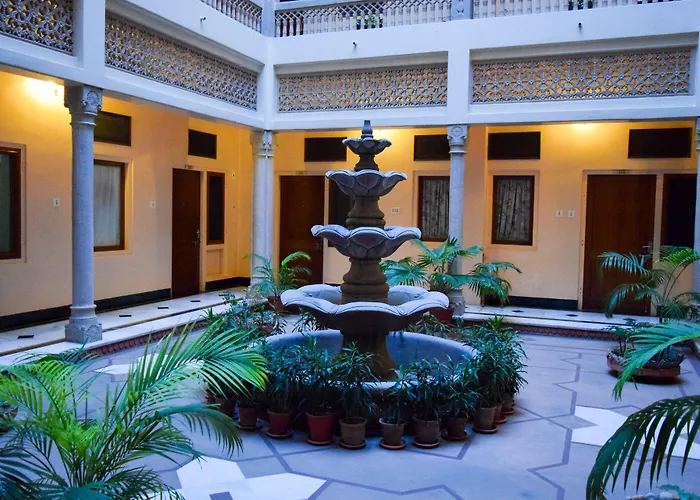 Hotel Arya Niwas