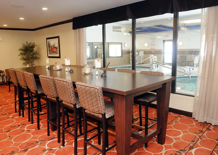 Holiday Inn Express & Suites Cambridge By Ihg