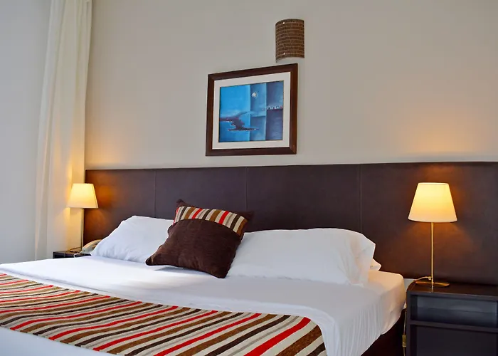 De La Plaza Hotel
