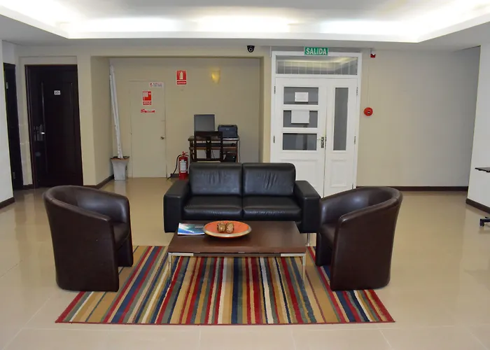 De La Plaza Hotel