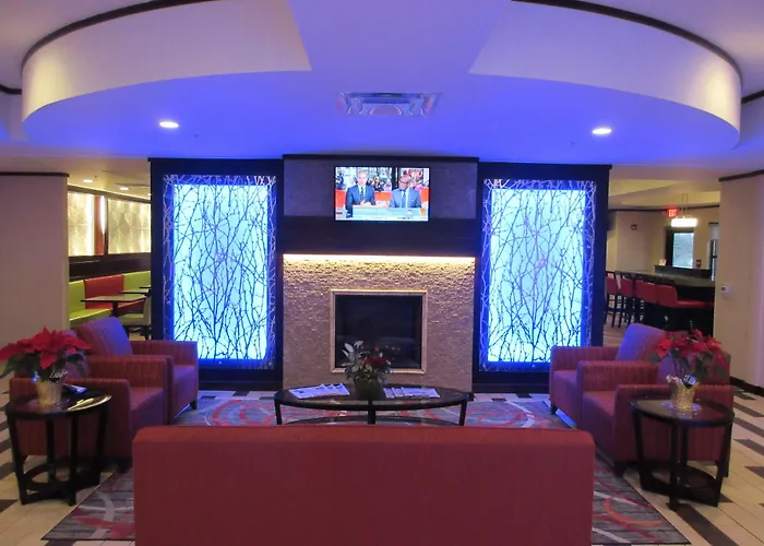 Holiday Inn Express & Suites Butler By Ihg