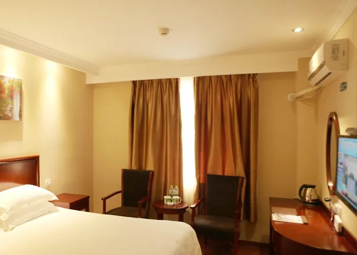 Greentree Inn Jiangsu Zhenjiang Gaotie Wanda Square Express Hotel