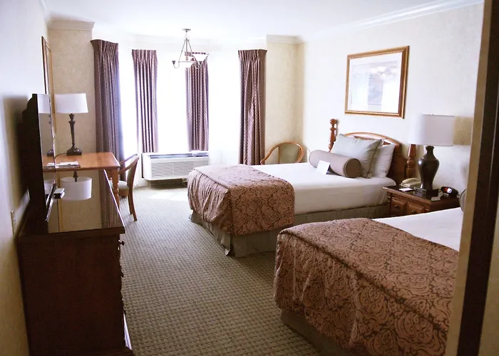 Cow Hollow Inn And Suites
