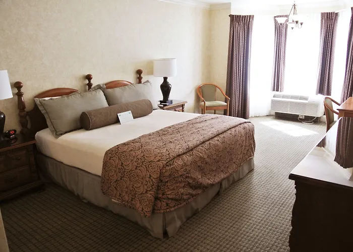 Cow Hollow Inn And Suites