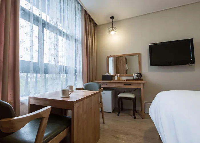 Elin Hotel
