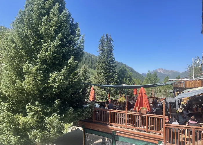 Silver Fork Lodge & Restaurant
