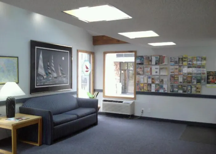 Quail'S Nest Inn & Suites