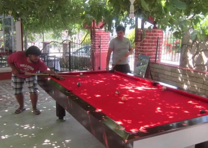 Red Rose Hotel