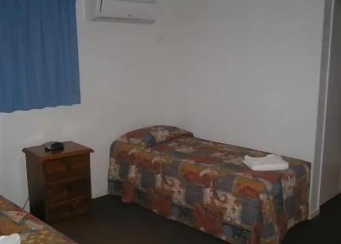 Jolly Collier Hotel Motel