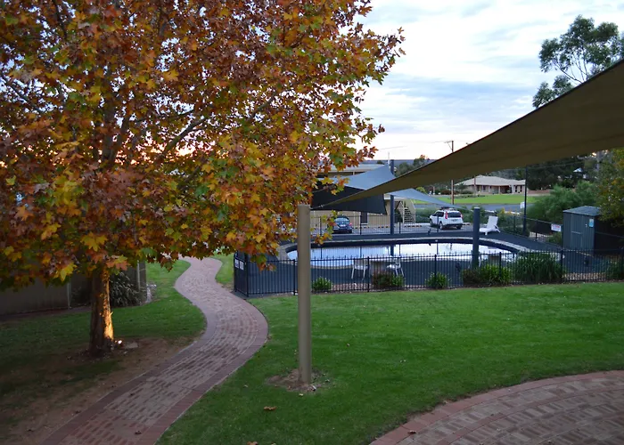 Loxton Community Hotel Motel