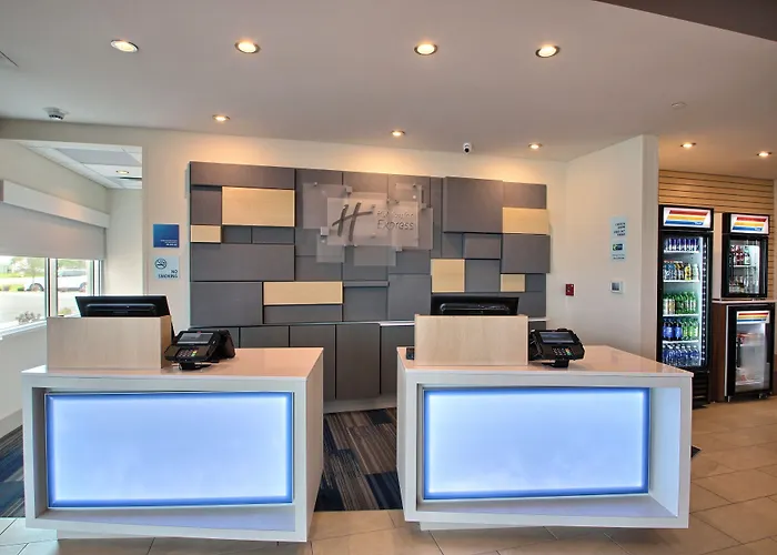 Holiday Inn Express & Suites Fond Du Lac By Ihg