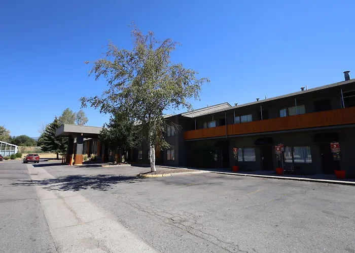 Days Inn And Suites By Wyndham Downtown Missoula-University