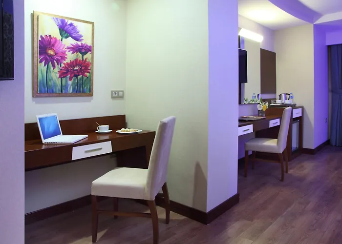 Hotel Senbayrak City