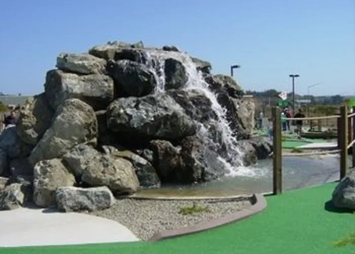 Emerald Dolphin Inn&Mini Golf