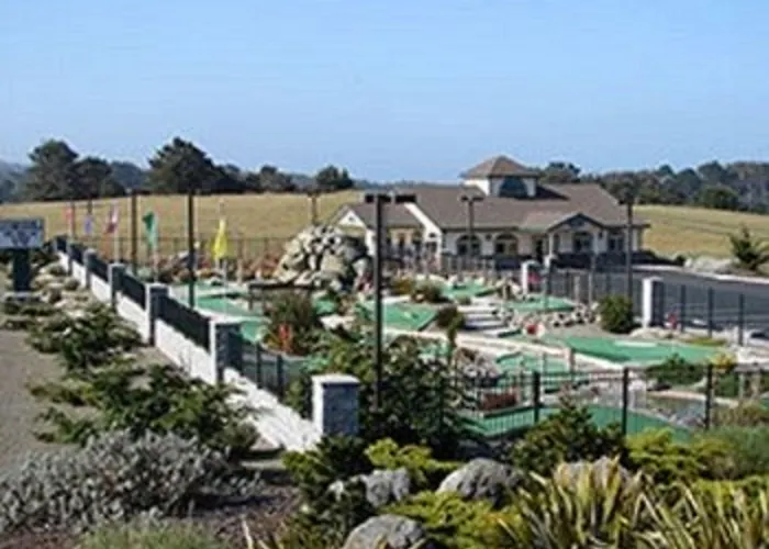 Emerald Dolphin Inn & Mini Golf