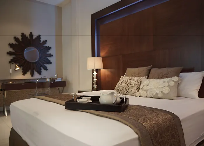Hotel 2001