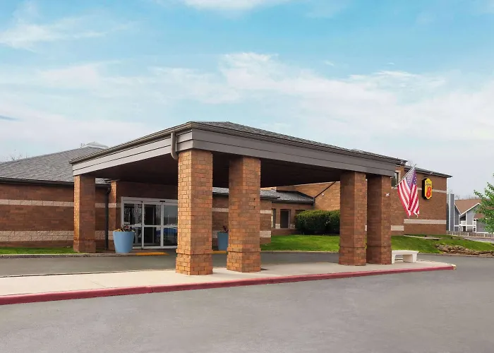 Super 8 By Wyndham Copley Akron