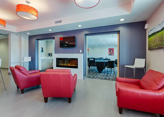 Microtel Casselman