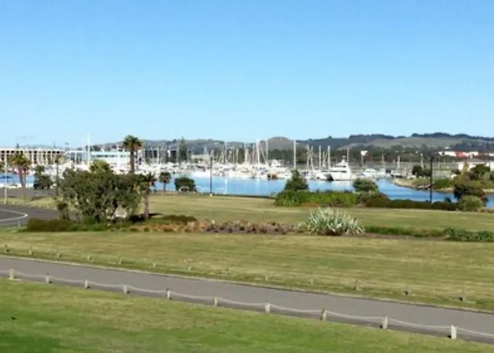 East Pier Hotel