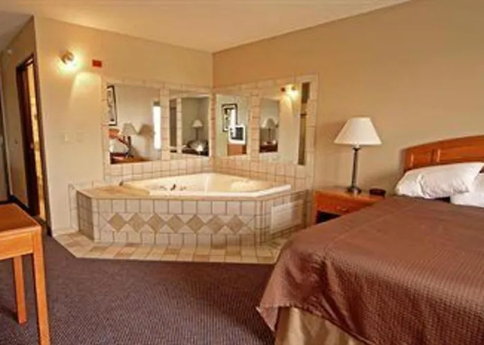 Paola Inn&Suites
