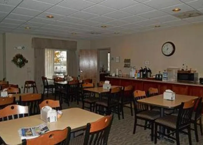 Paola Inn And Suites