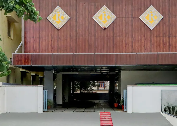 Fabhotel Radha Rani Residency