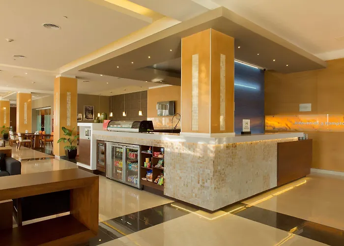 Hampton Inn & Suites By Hilton Paraiso