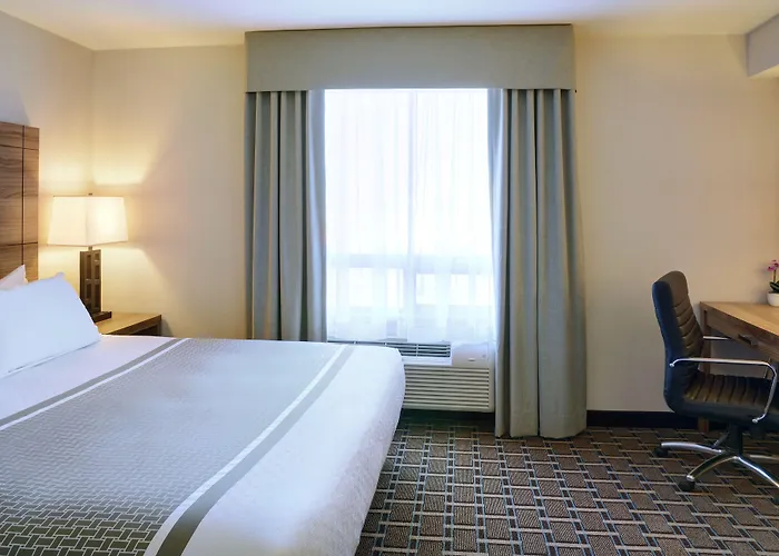 Pomeroy Inn And Suites Vermilion