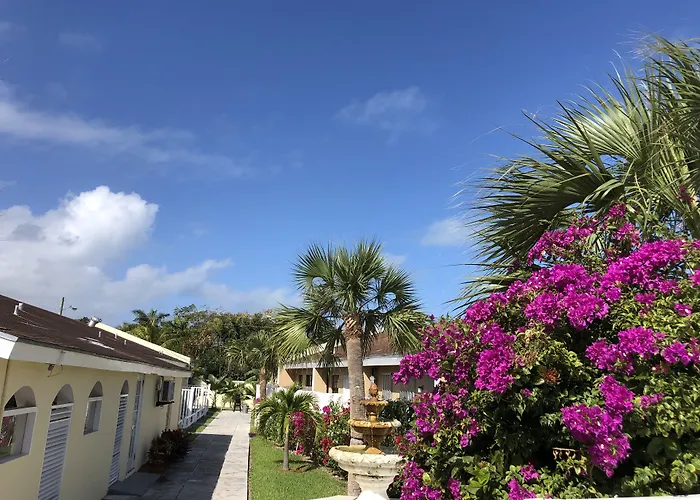 Colony Club Inn & Suites