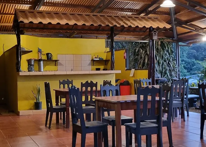 Cabinas Pura Vida B&B And Tour Operator