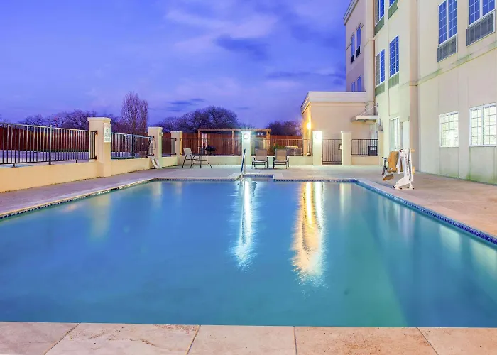 La Quinta By Wyndham Luling