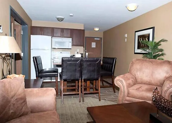 Paradise Inn And Suites