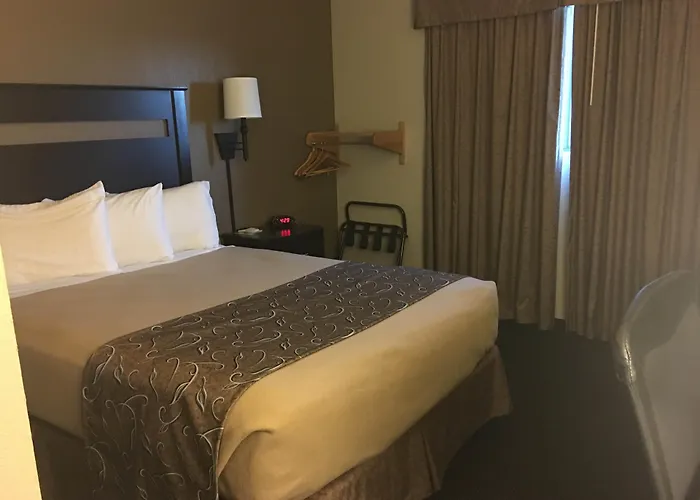 Super 8 By Wyndham Lincoln North