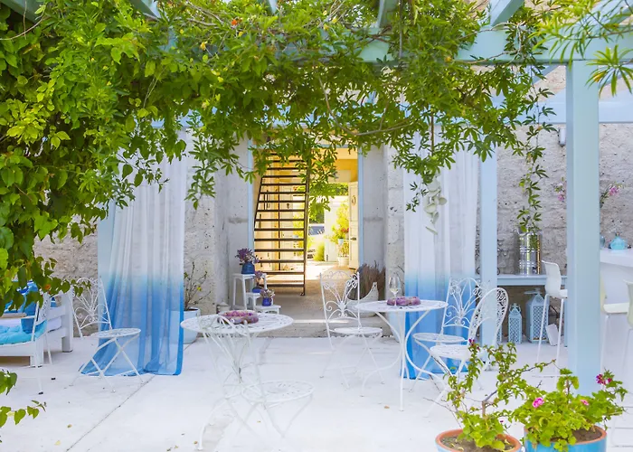 Alura Hotel