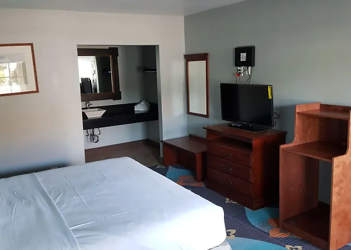 Fortuna Redwood Inn