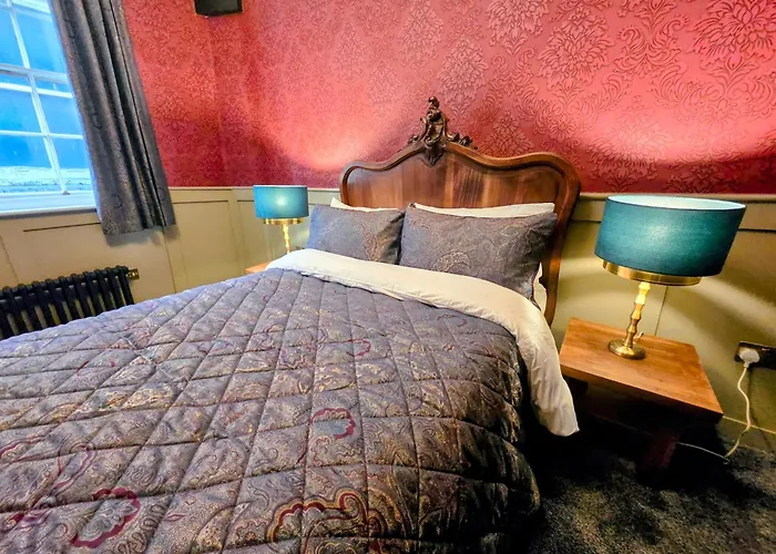 The New Inn By Roomsbooked