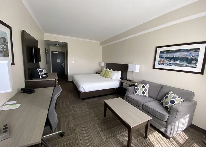 Crossroads Inn & Suites