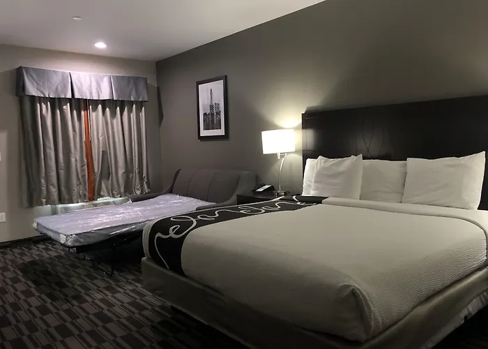 Catoosa Inn & Suites