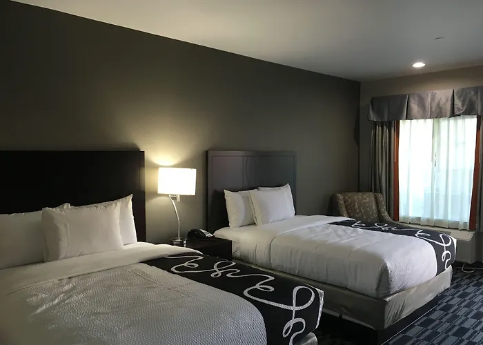 Catoosa Inn & Suites