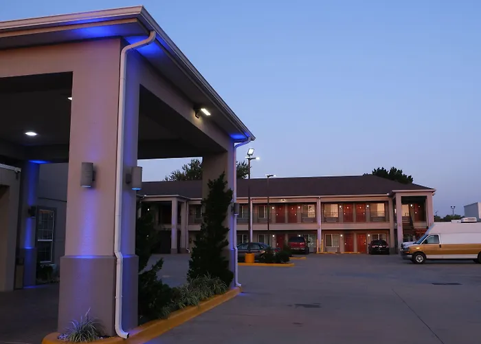 Catoosa Inn & Suites