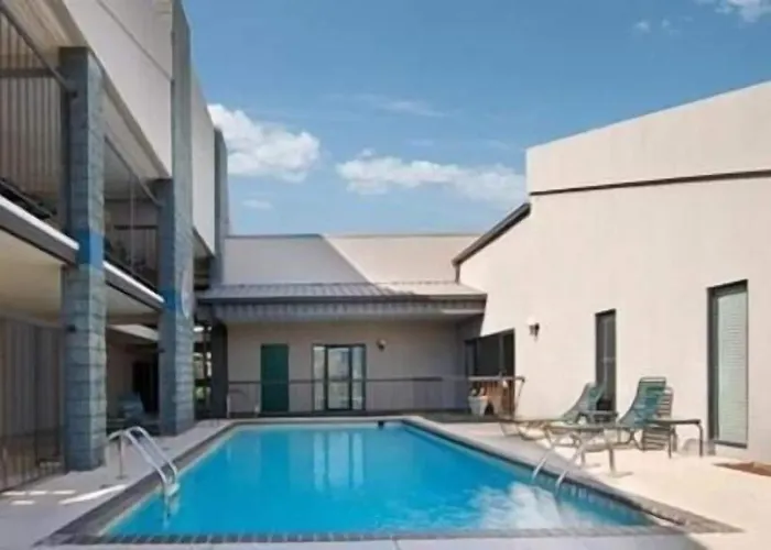 Executive Inn And Suites