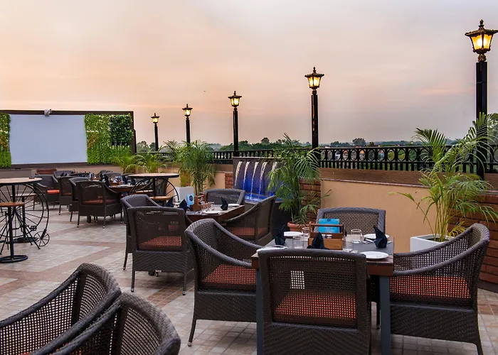 Glades Hotel